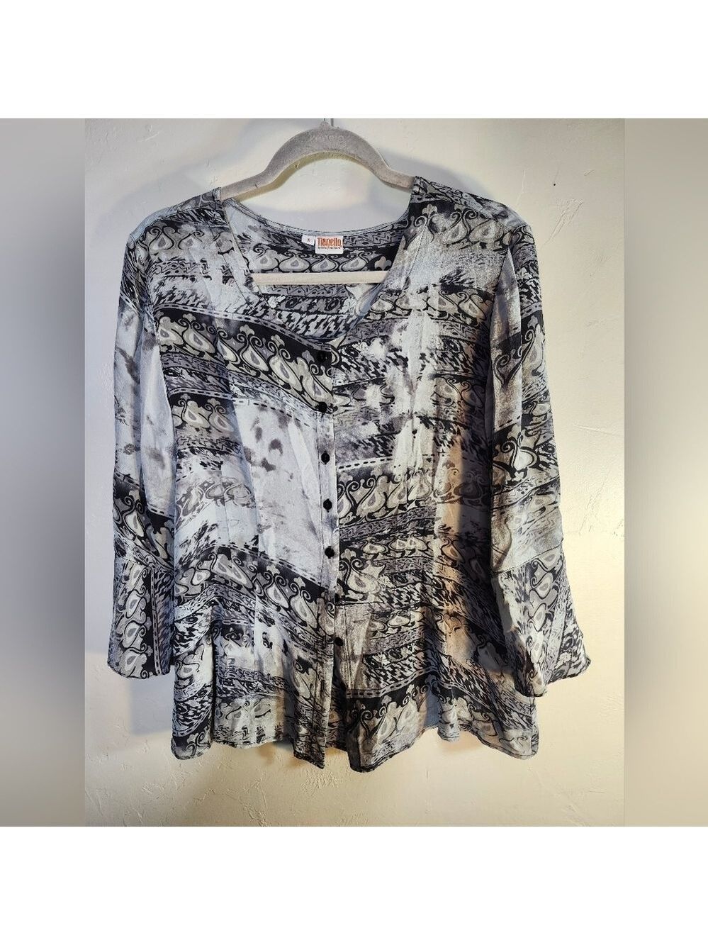 Tianello Pre-shrunk 100% Silk Very Flattering Black and Gray Top Flowy Sz S